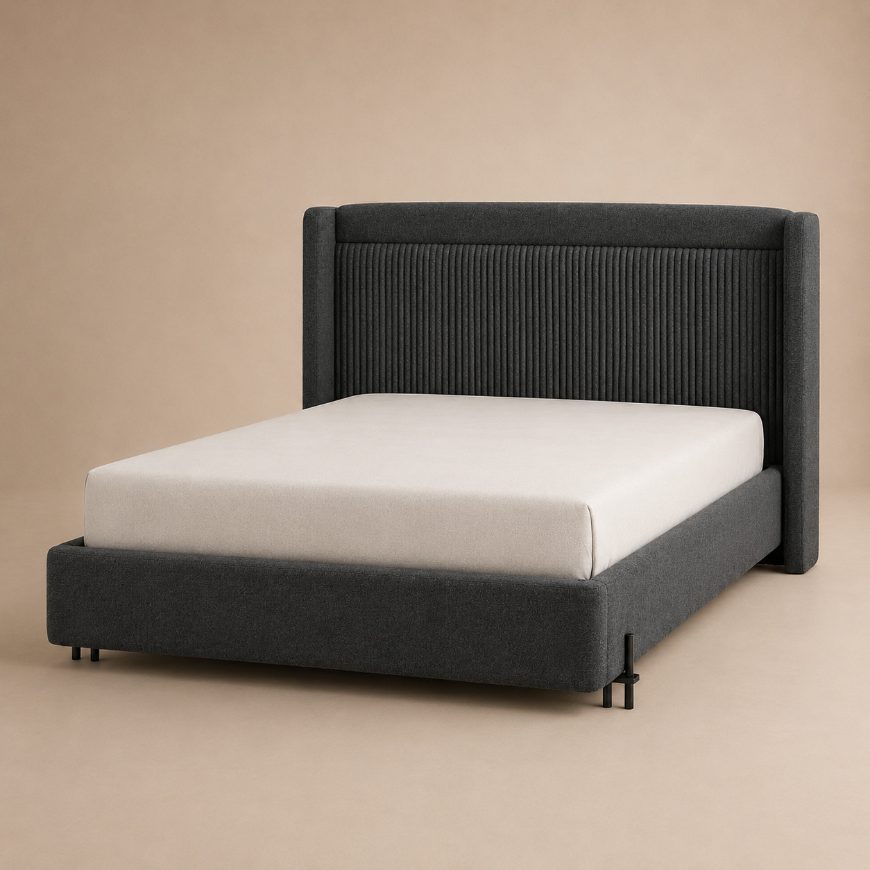 Ikki kishilik krovat – wingback boshterak, rifleniy tikuv, antratsit bukle (to‘shak 180×200 sm)