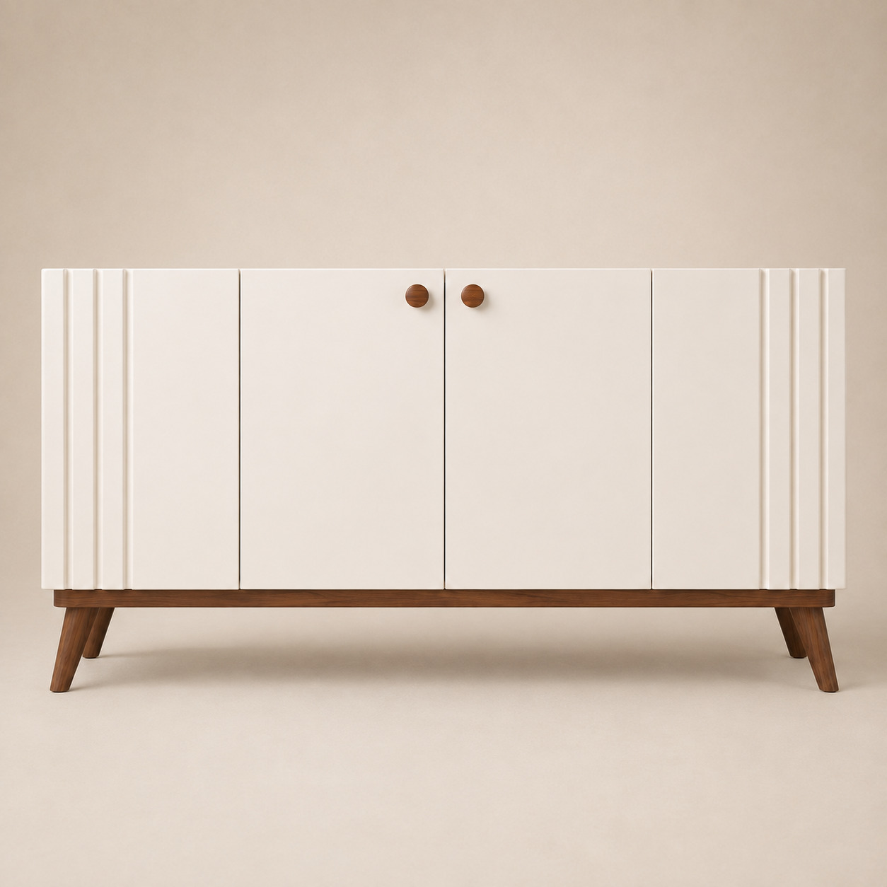Sideboard tumba – 4 eshikli, freza naqshli, sut rangi va yong‘oq asos (150×40×80 sm)