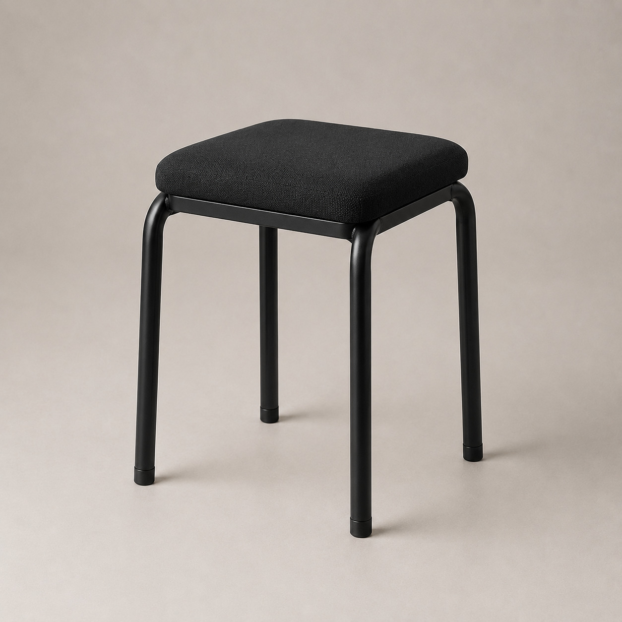 Taburetka – metall karkas, yumshoq o‘rindiq, qora (35×35×46 sm)