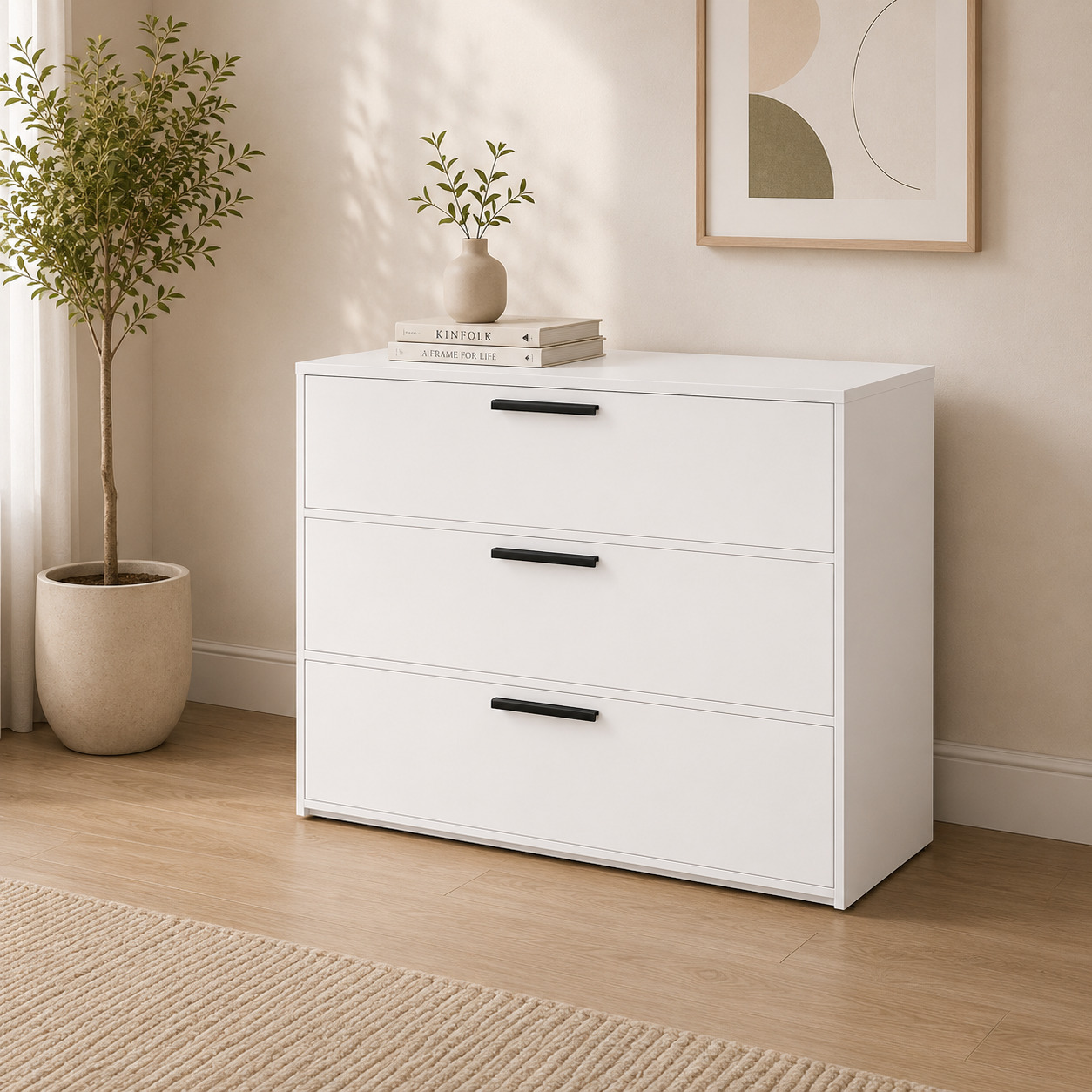 Komod – 3 tortmali, oq, qora tutqichlar (100×45×80 sm)