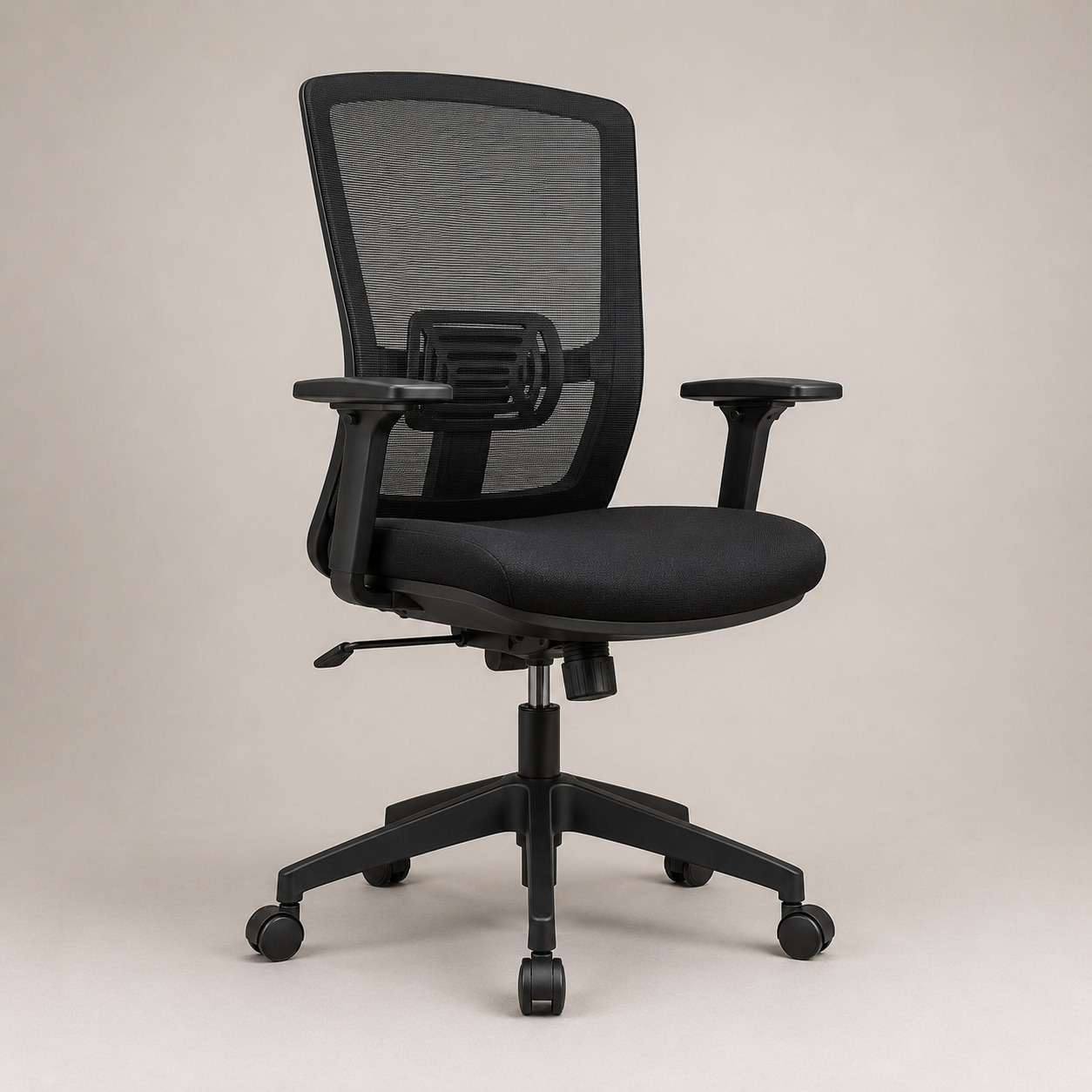 Ofis kreslosi – setka orqali, sinxron mexanizm, qora (65×65×115 sm)