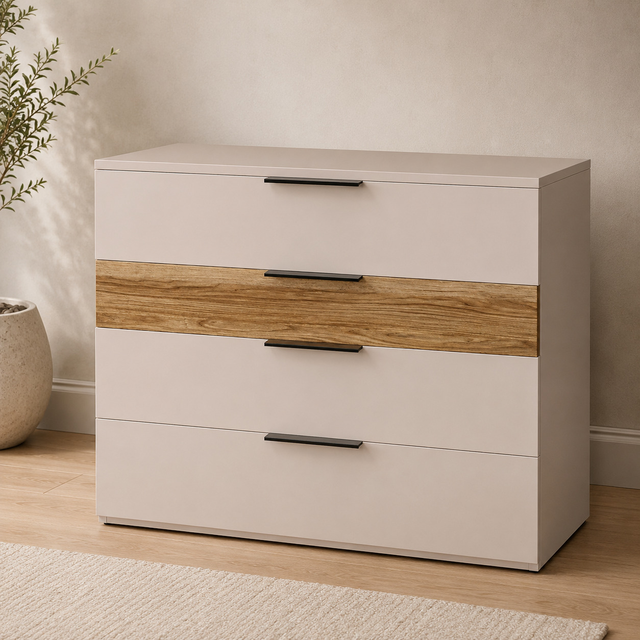 Komod – 4 tortmali, taupe va dub urg‘uli tortma, qora tutqichlar (110×45×85 sm)